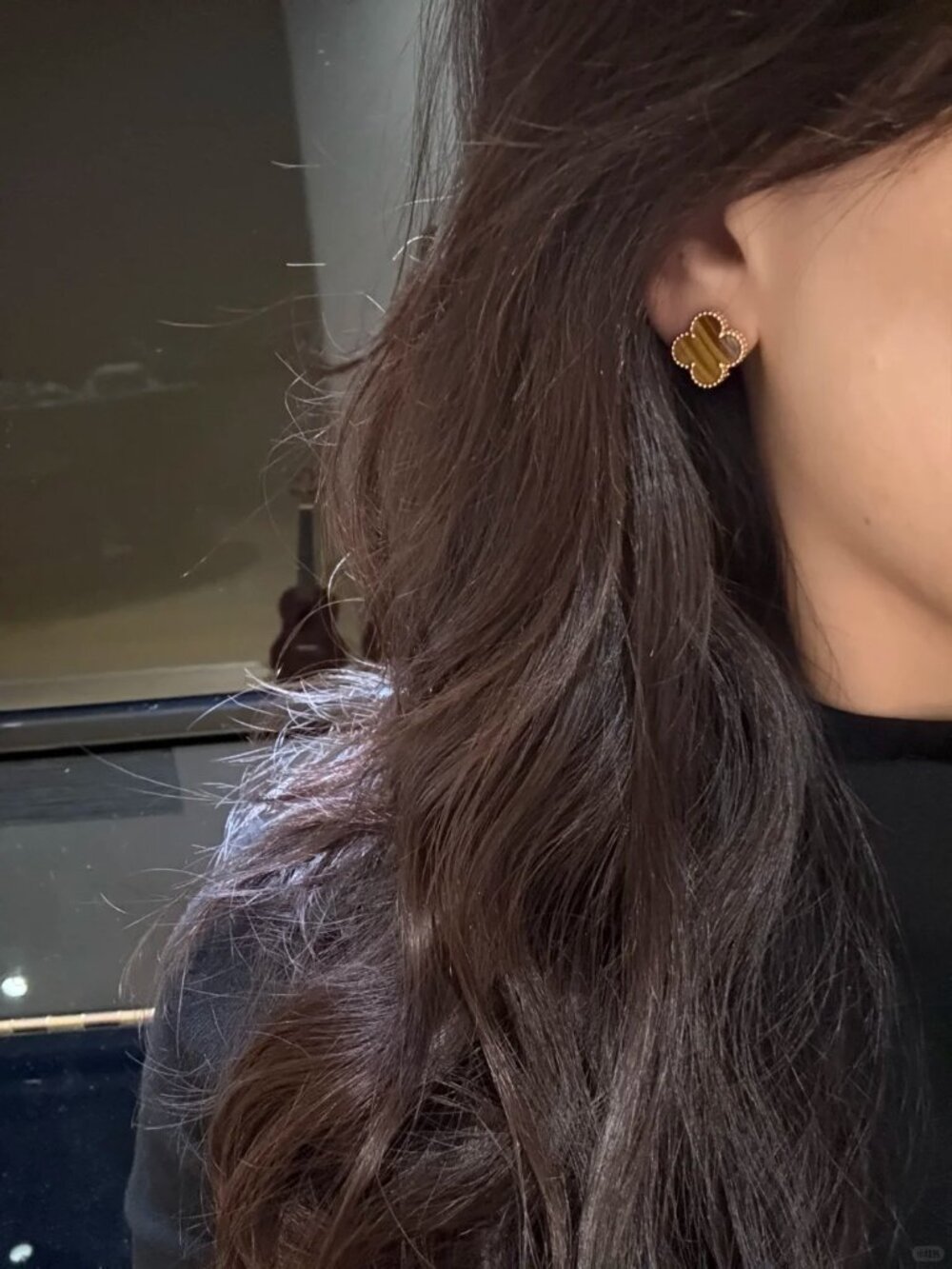 Authentic Van Cleef & Arpels 18K Yellow Gold Earrings - Picture 5 of 6